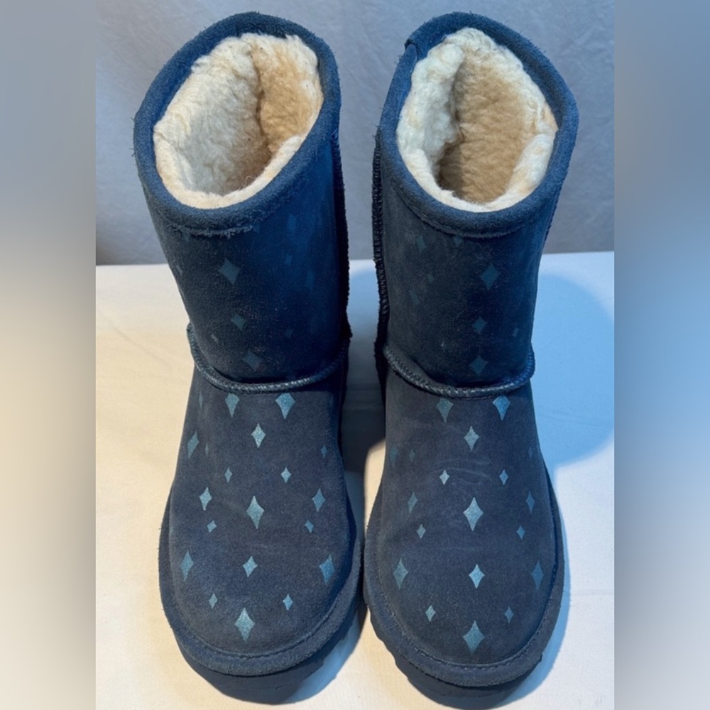 BearPaw Blue Diamond Pattern Flats